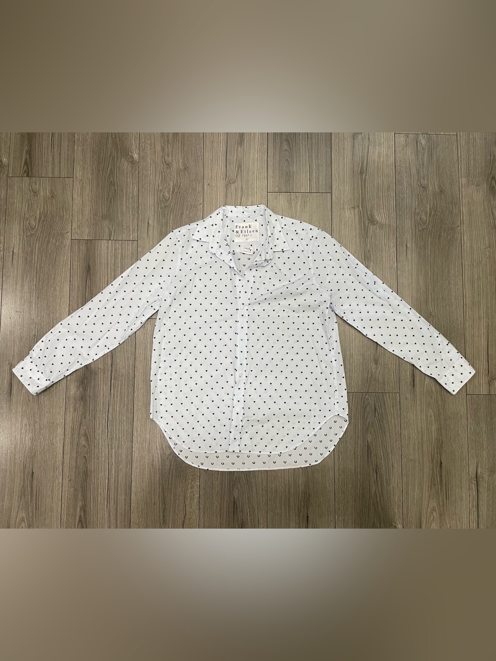 Frank & Eileen Women's Preppy White Shirt w/Navy Heart Pattern Size Large